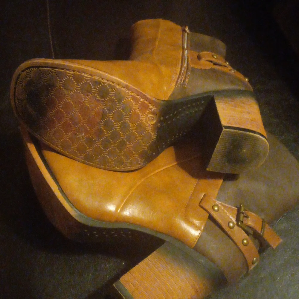 Boots - Picture 2 of 5